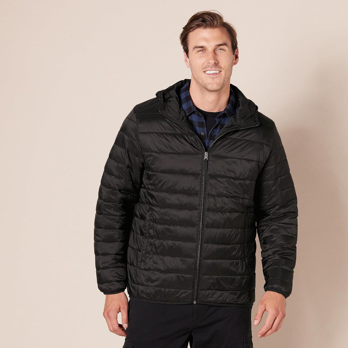 Amazon Essentials Men's Lightweight Water-Resistant Packable Hooded Puffer Jacket